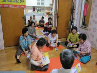 삼양리 요가교실 모습(소그룹) 이미지