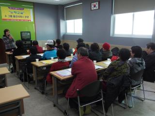 진행중인 소그룹출강서비스 모습-노래교실 이미지