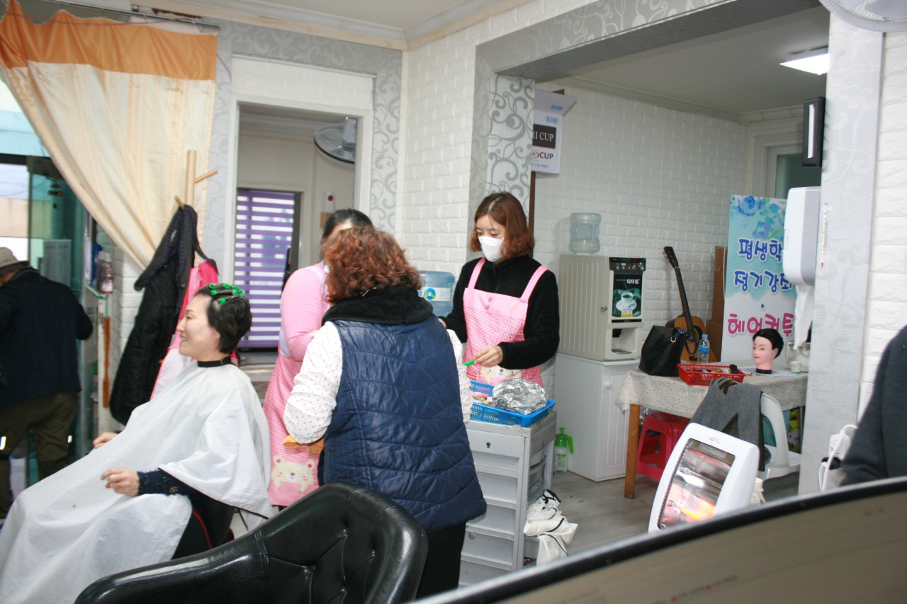 2020년 평생학습 정기과정（헤어커트） 사진 4 - 자세한 내용은 하단 대체텍스트 내용 참조