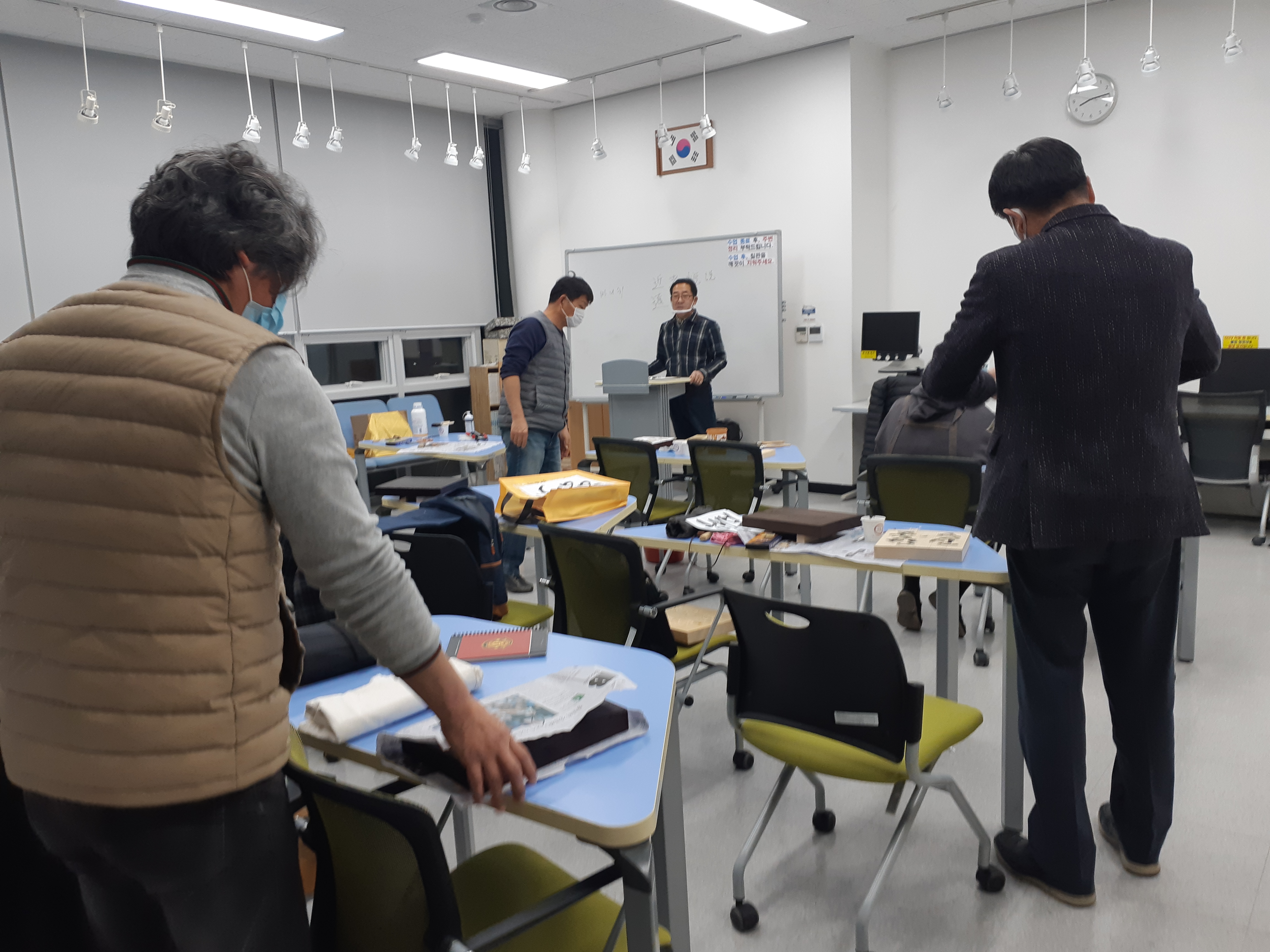 2020년 평생학습 정기과정（서각） 사진 1 - 자세한 내용은 하단 대체텍스트 내용 참조