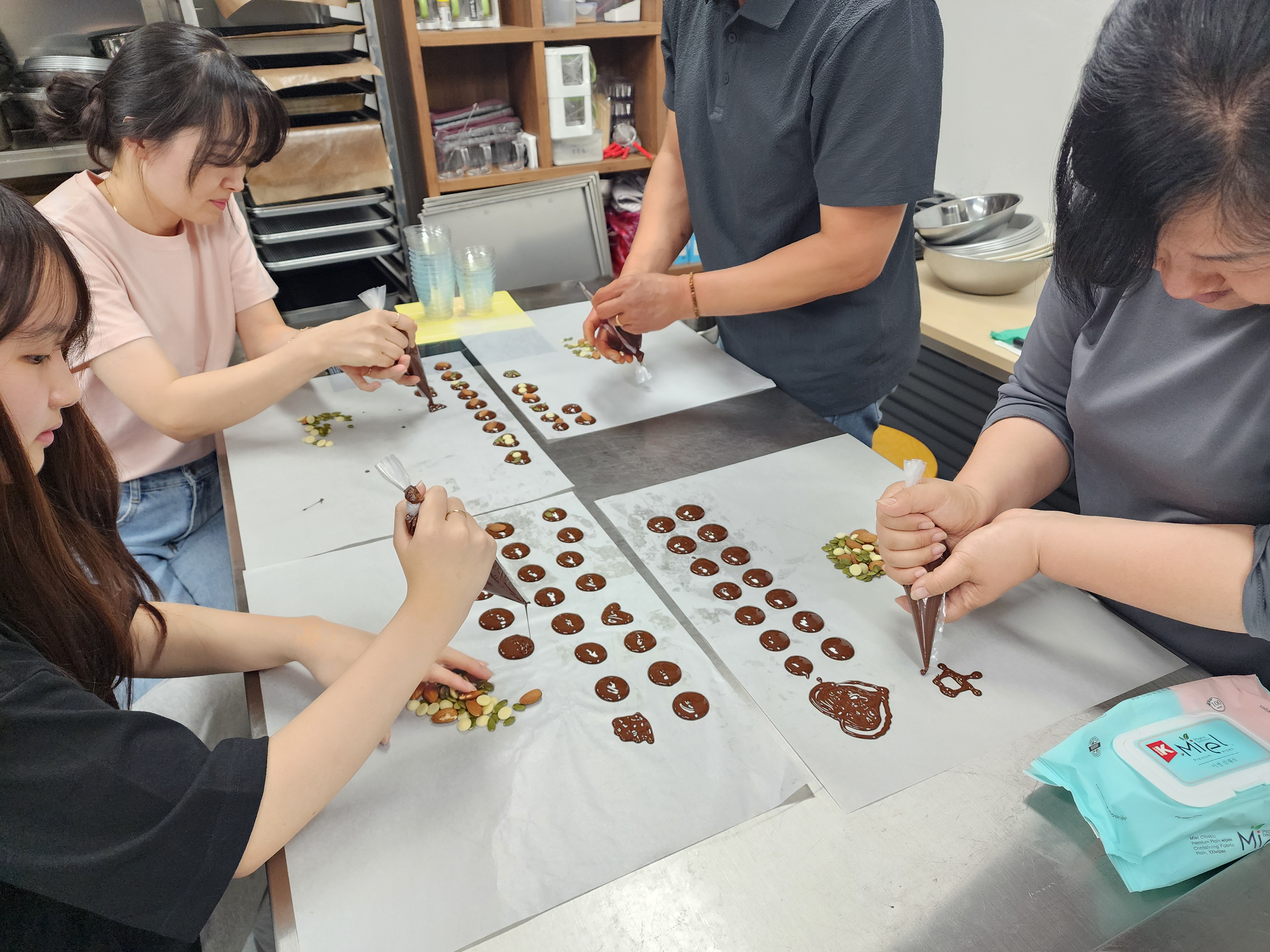 2024년 화목한 원-데이 클래스[수제초콜릿] 만들기 사진 2 - 자세한 내용은 하단 대체텍스트 내용 참조
