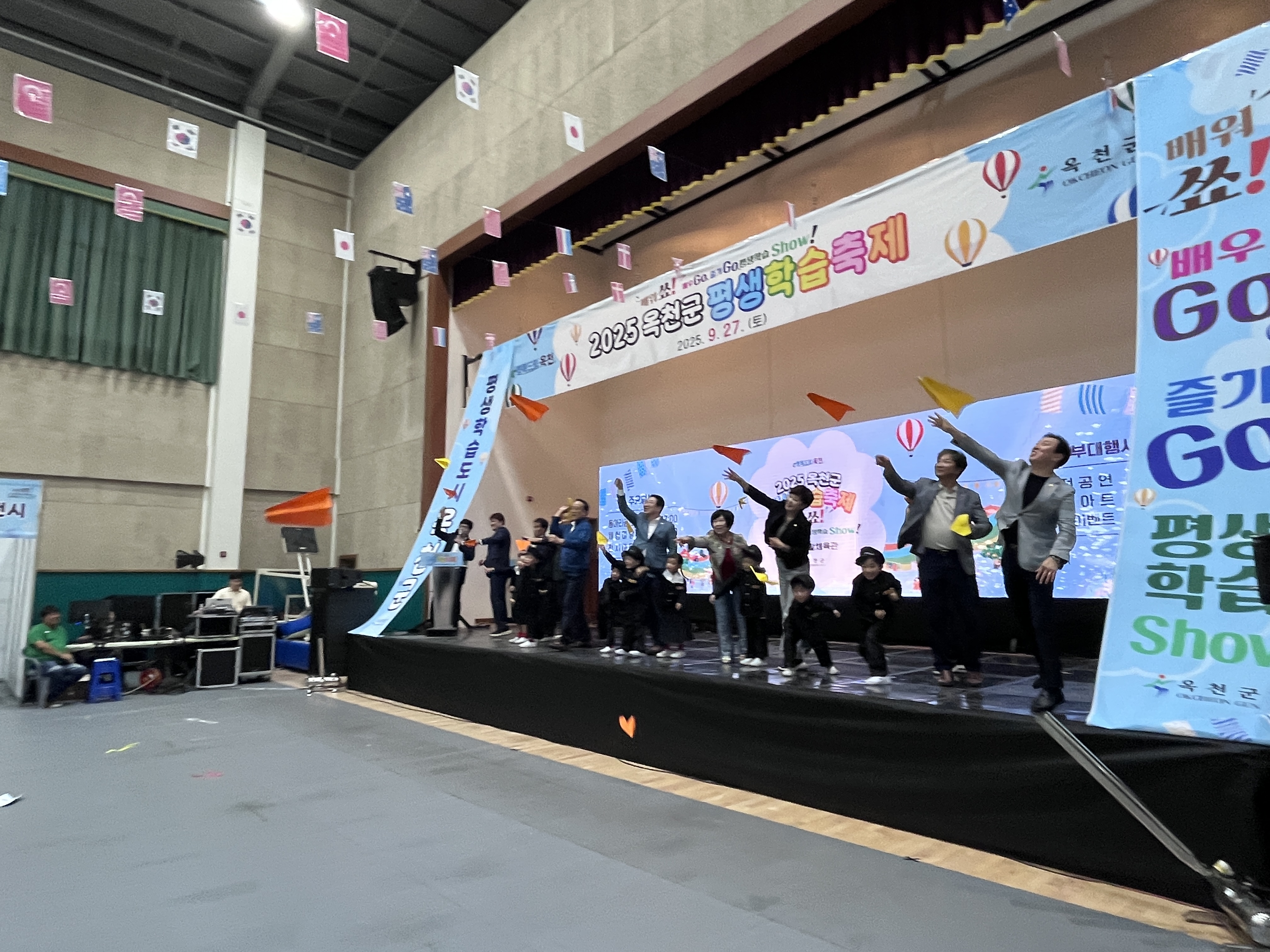 2025 옥천군 평생학습축제 현장 사진 2 - 자세한 내용은 하단 대체텍스트 내용 참조