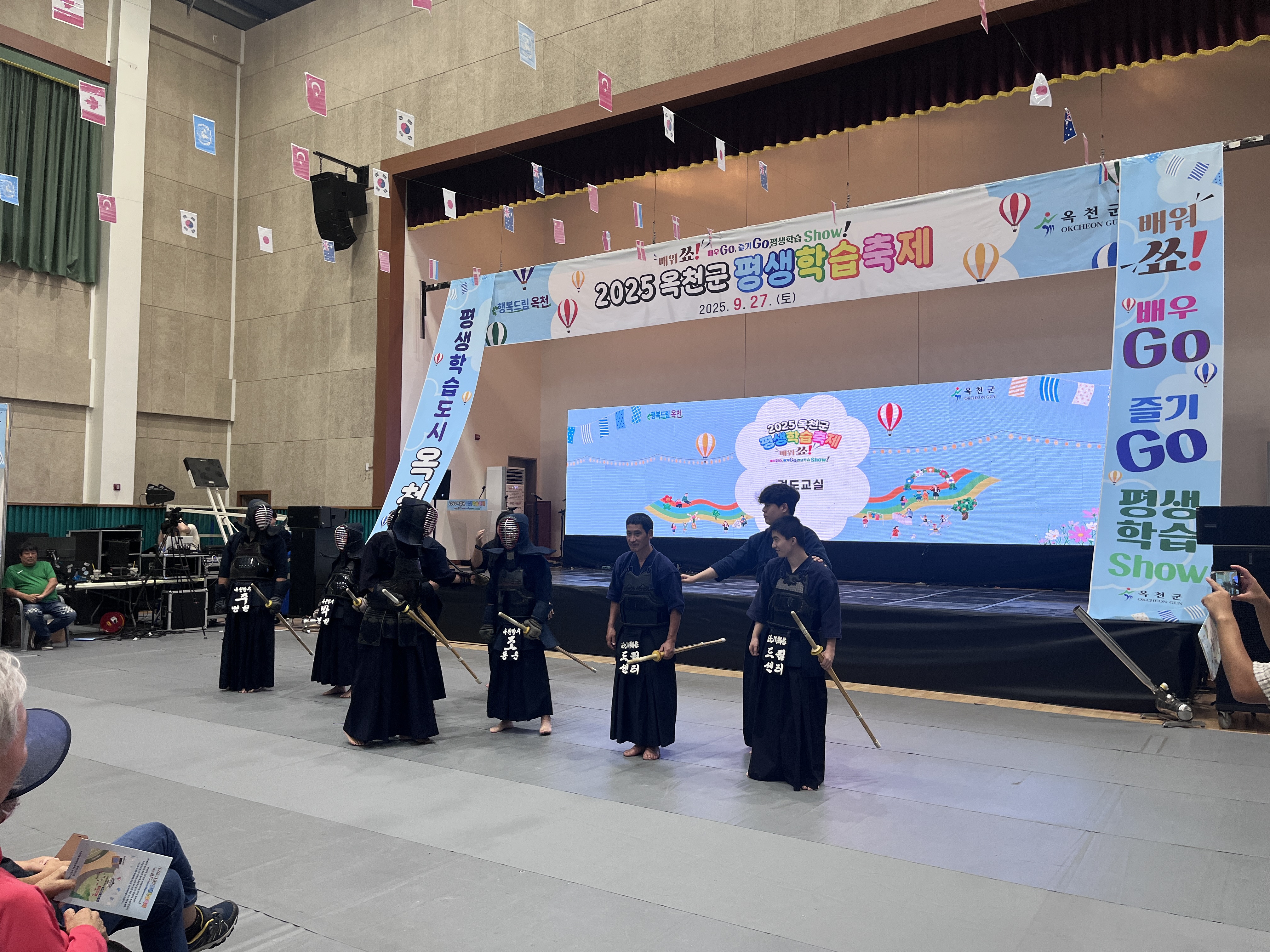 2025 옥천군 평생학습축제 현장 사진 3 - 자세한 내용은 하단 대체텍스트 내용 참조