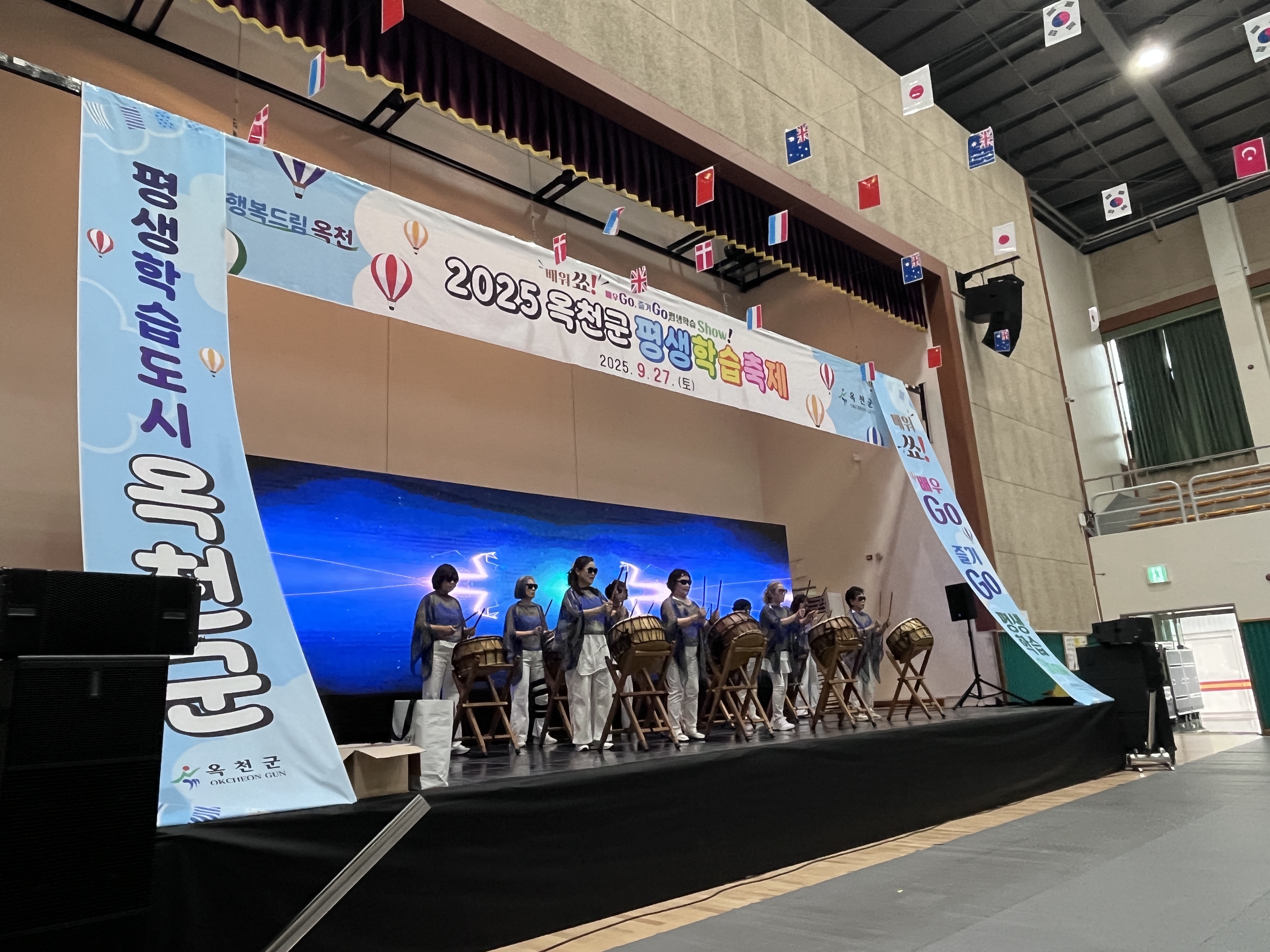 2025 옥천군 평생학습축제 현장 사진 4 - 자세한 내용은 하단 대체텍스트 내용 참조