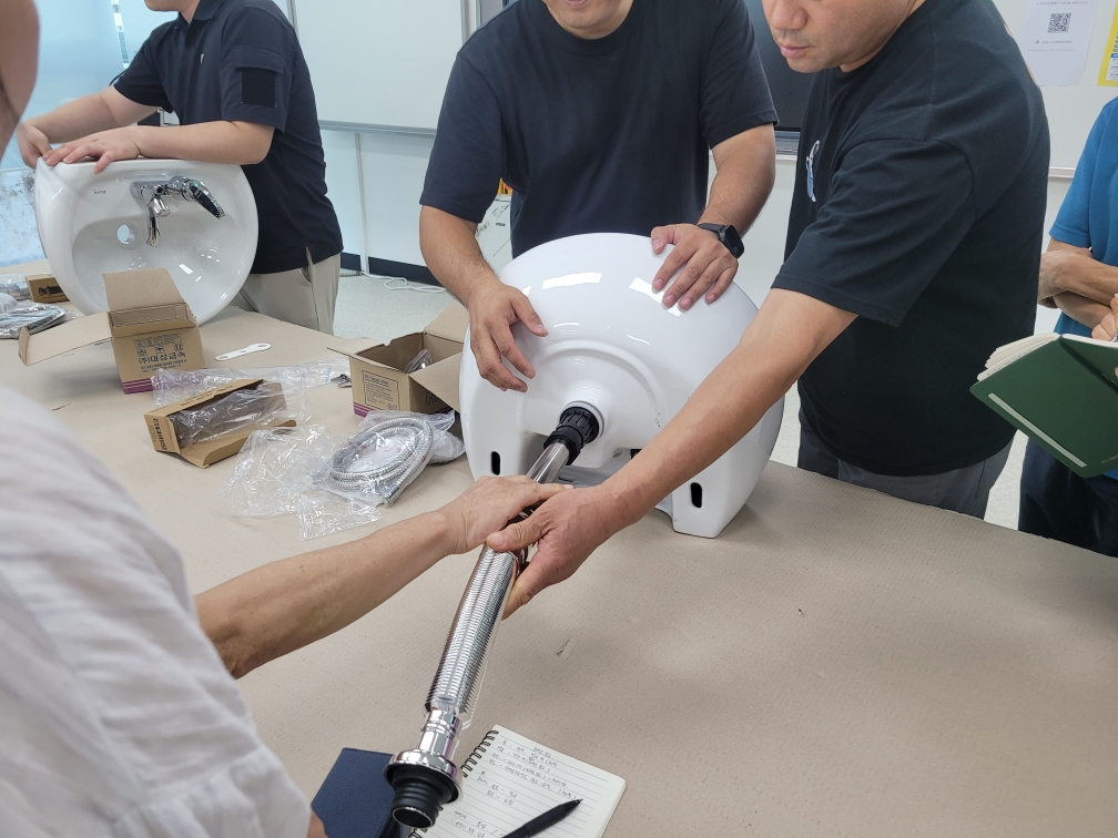 2025년 하반기 신중년 청춘대학 [주거관리 기술학교] 사진 2 - 자세한 내용은 하단 대체텍스트 내용 참조