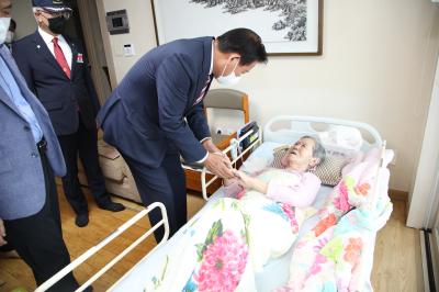 국가유공자 명패달아드리기（2022.06.10.） 이미지