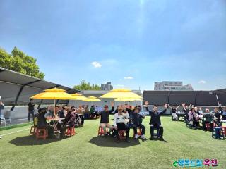 옥천군노인복지관, 생명숲100세힐링센터 홀몸 남성 어르신과 함께 ‘힐링미식회’ 개최 이미지