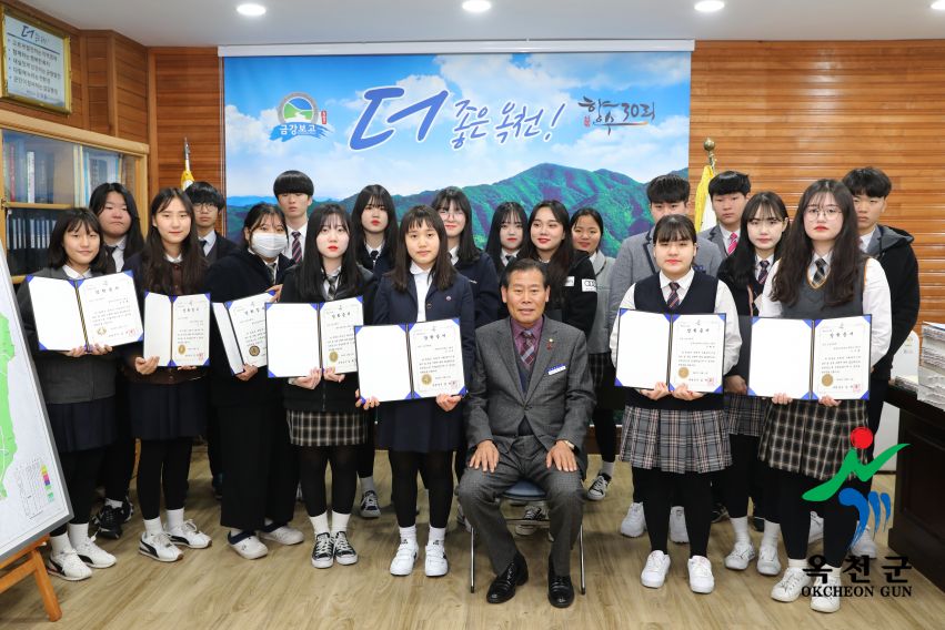 저소득가정 장학금 수여식 1 번째 사진
