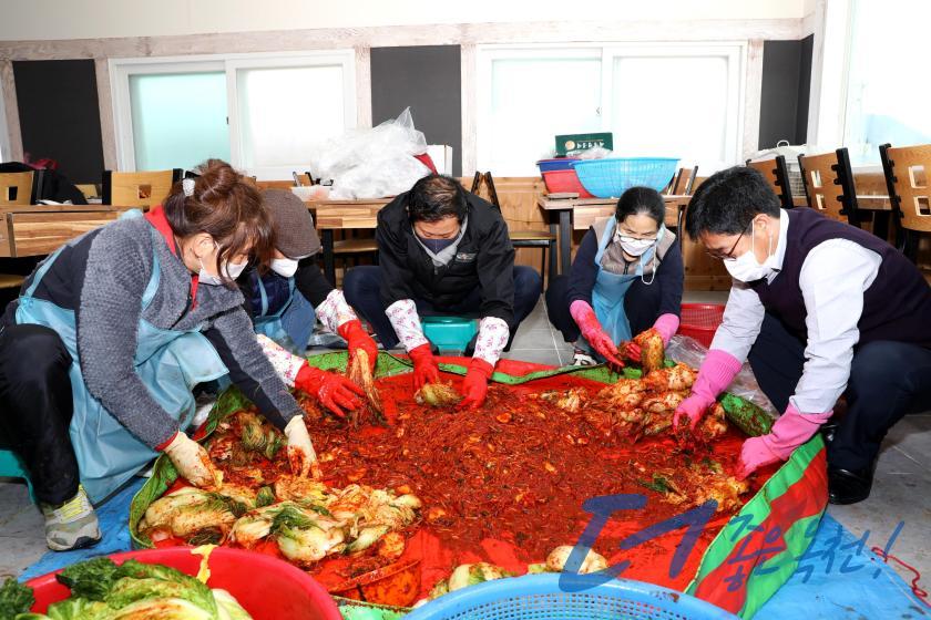 사랑의 후원물품 전달（황새골영농조합법인） 1 번째 사진