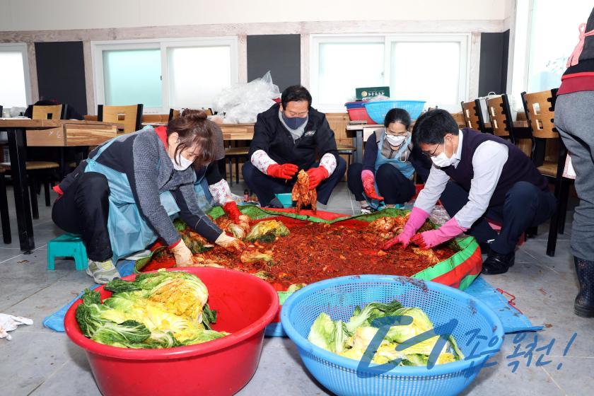 사랑의 후원물품 전달（황새골영농조합법인） 3 번째 사진