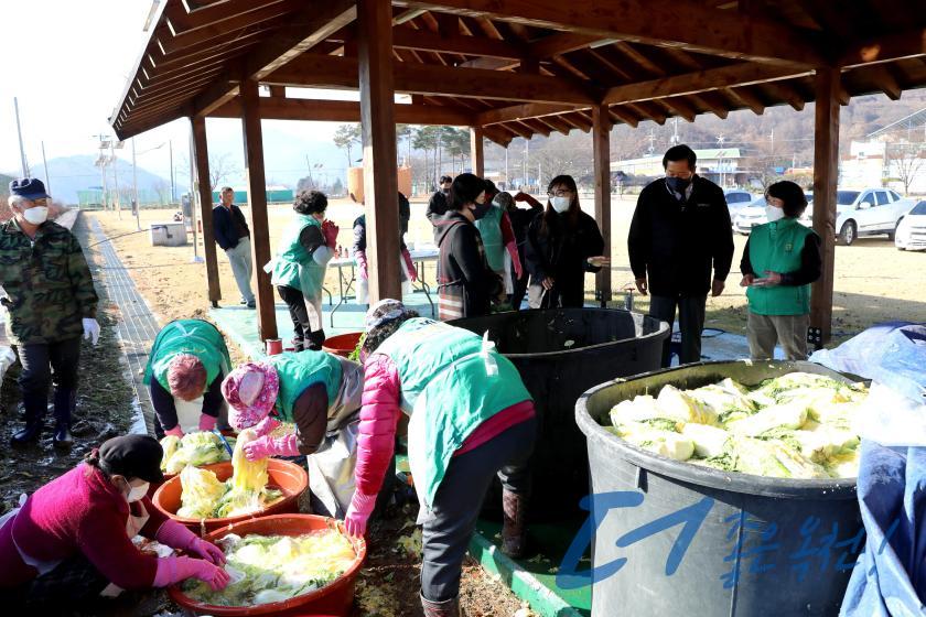 안남면 새마을협의회 사랑의 김장나눔 행사 3 번째 사진