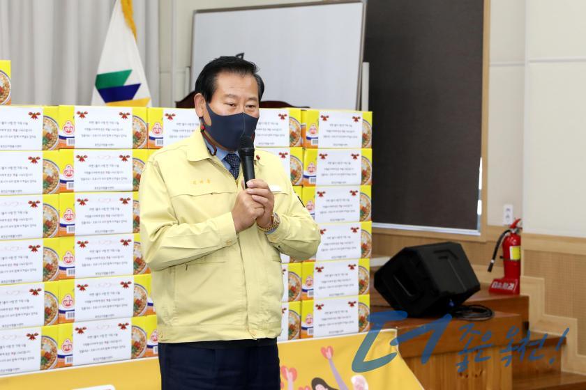 옥천군자원봉사센터 나눔 꾸러미 및 사랑의 라면 전달식 4 번째 사진