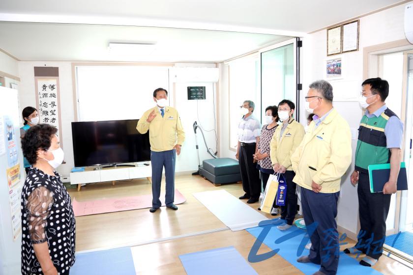 건강백세 운동교실 방문 4 번째 사진