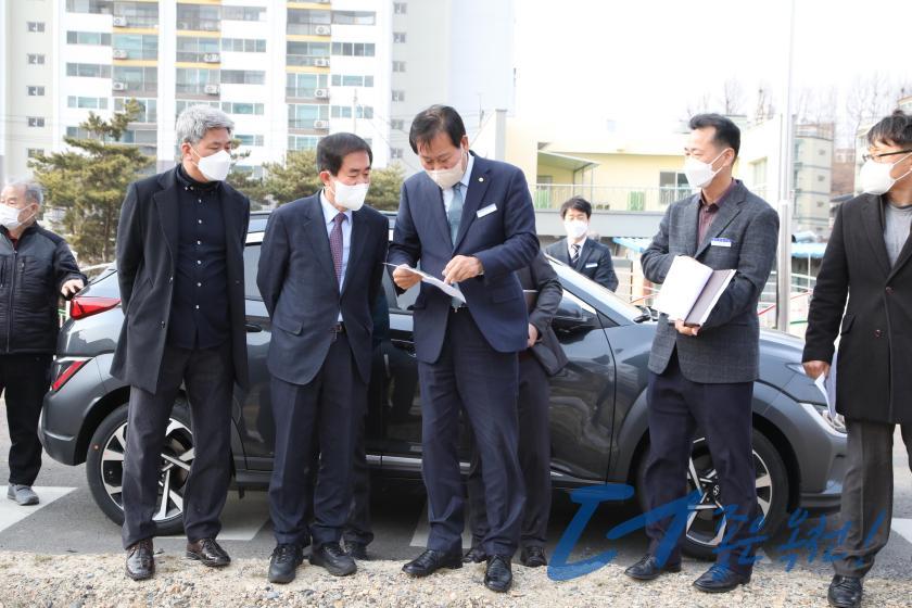 장야리 푸른어린이집 인근 도시계획도로 개설요구 현지방문 2 번째 사진
