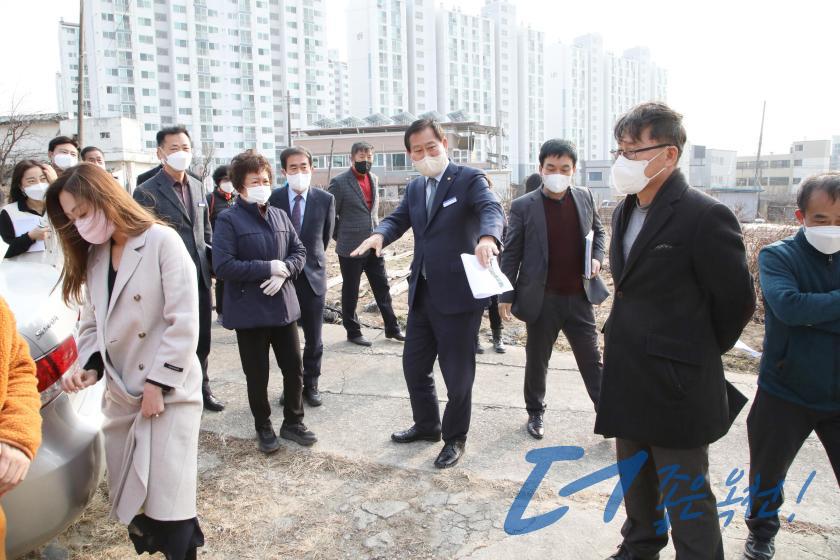 장야리 푸른어린이집 인근 도시계획도로 개설요구 현지방문 3 번째 사진