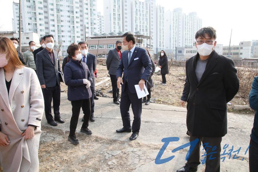 장야리 푸른어린이집 인근 도시계획도로 개설요구 현지방문 4 번째 사진