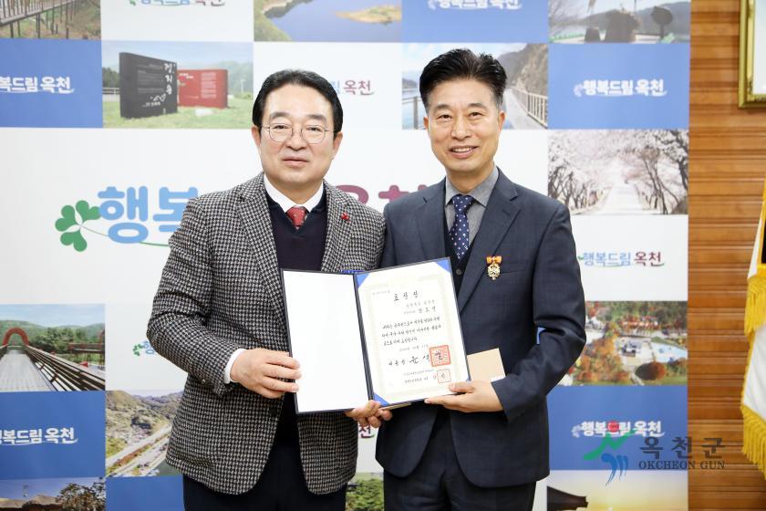 하반기 퇴직공무원 및 정부우수 포상 전수식6