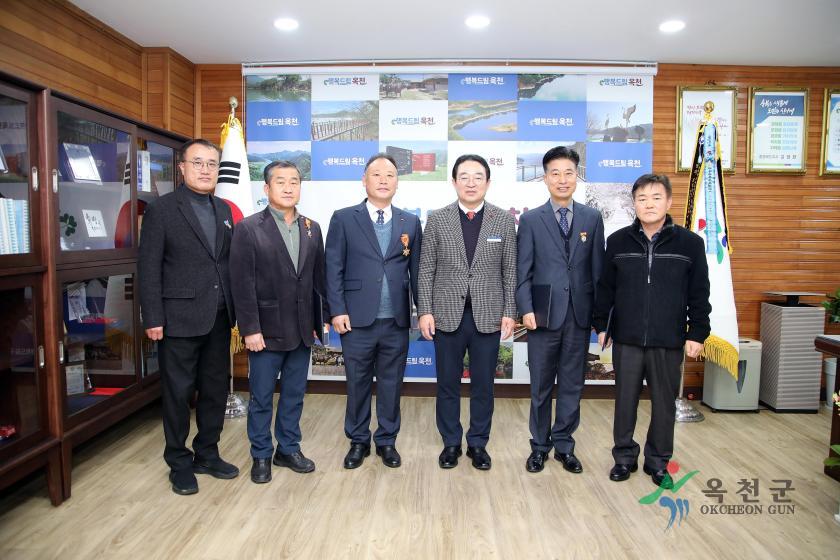 하반기 퇴직공무원 및 정부우수 포상 전수식7