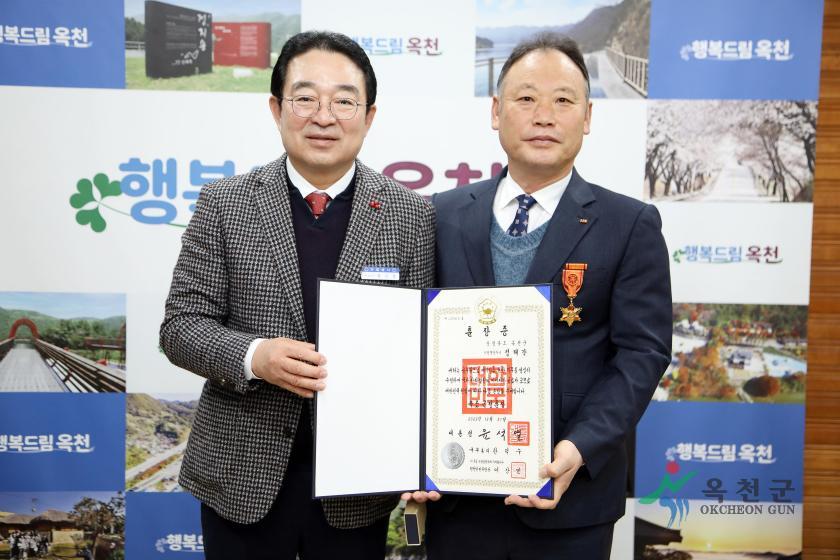 하반기 퇴직공무원 및 정부우수 포상 전수식11