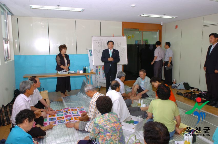 군수님 복지관 자원봉사 6 번째 사진