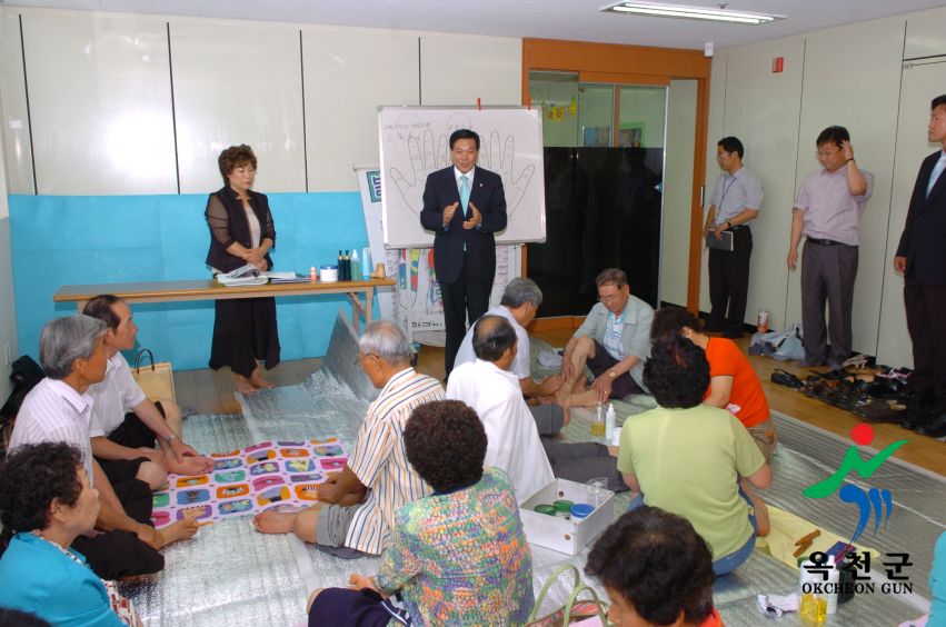 군수님 복지관 자원봉사 7 번째 사진