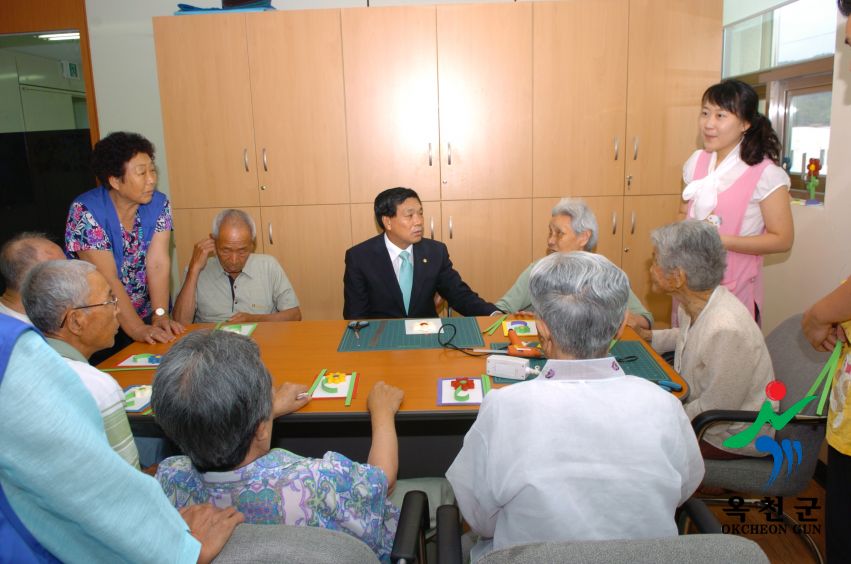 군수님 복지관 자원봉사 8 번째 사진