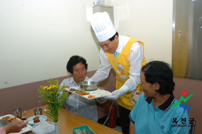 군수님 복지관 자원봉사 12 번째 사진