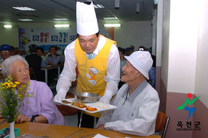 군수님 복지관 자원봉사 13 번째 사진