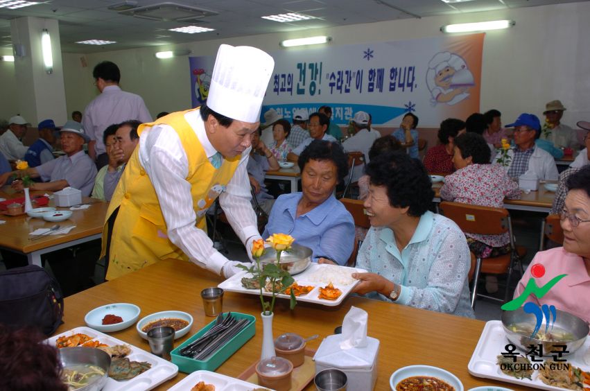 군수님 복지관 자원봉사 19 번째 사진