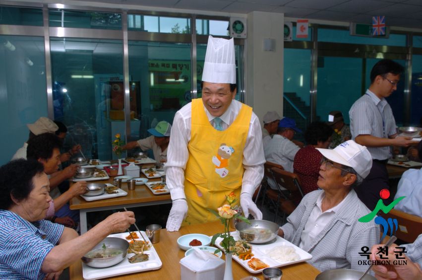 군수님 복지관 자원봉사 21 번째 사진