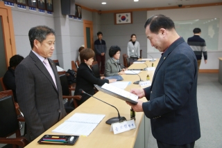 옥천군재정계획심의위원회 위촉장 수여 9번째 사진