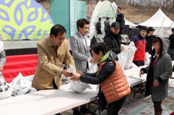 묘목 나누어주기 행사 4번째 사진