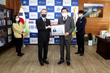 한국을 빛낸 청렴인 대상 수상（군수실） 2번째 사진
