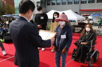 옥천군노인장애인복지관 개관18주년 기념행사 23번째 사진