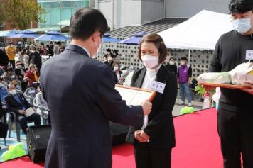 옥천군노인장애인복지관 개관18주년 기념행사 27번째 사진