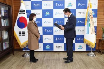 옥천군장학회 장학금 기탁식 2번째 사진
