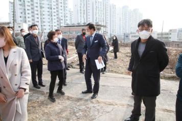 장야리 푸른어린이집 인근 도시계획도로 개설요구 현지방문 4번째 사진