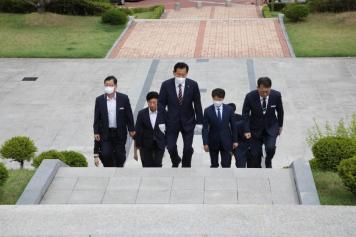 충혼탑 참배