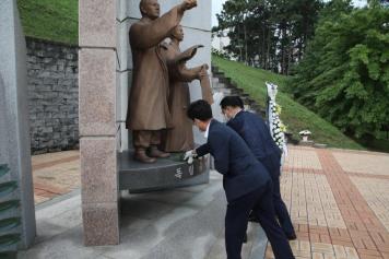 충혼탑 참배