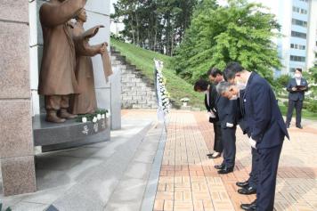 충혼탑 참배