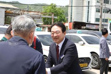 옥천버스 근로자의 날 오찬 격려 사진