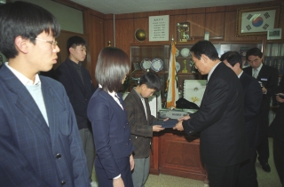 2002년 농협장학금 수여 3번째 사진