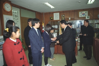 2002년 농협장학금 수여 4번째 사진