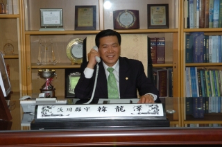 군수 집무모습 13번째 사진