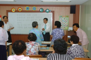 군수님 복지관 자원봉사 4번째 사진