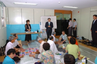 군수님 복지관 자원봉사 6번째 사진