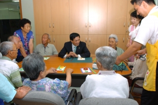 군수님 복지관 자원봉사 10번째 사진