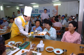 군수님 복지관 자원봉사 18번째 사진