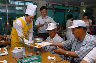군수님 복지관 자원봉사 20번째 사진