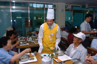 군수님 복지관 자원봉사 21번째 사진